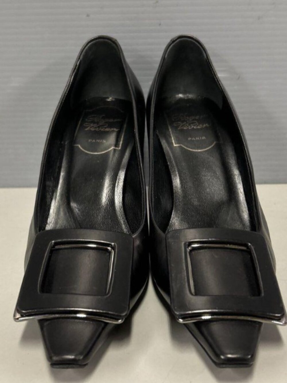 ROGER VIVIER PUMPS - 35 - US 5 - Black - IOB - EUC - Buckle Top - Low Heels